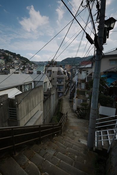 Ruelle avec escaliers à Nagasaki au Japon