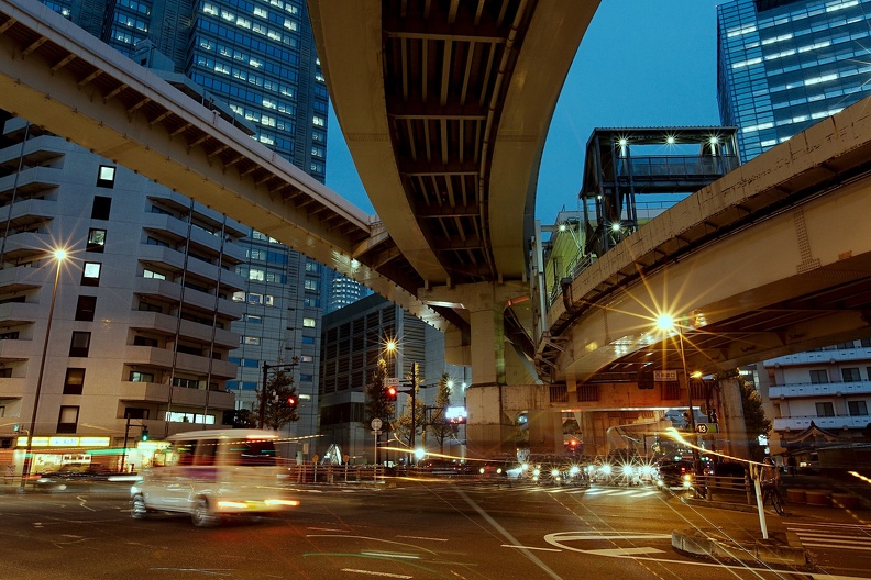 Shinjuku Toll Gate au dessus de Nishisandoguchi pour Shuto Expressway surelevée